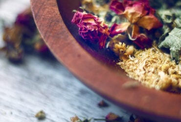 Ostara Loose Incense Recipe with Chamomile & Mint